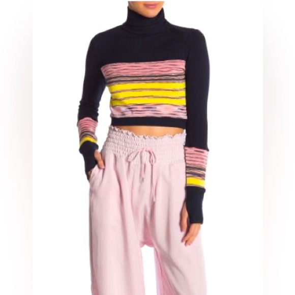 NWT Free Peo­ple
Mountain Mama Layering Crop Pullover |Size Medium - Picture 3 of 14